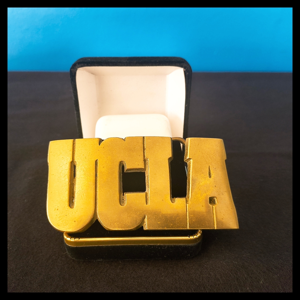 🐻 Vtg. UCLA Solid Brass Letter Belt Buckle - Picture 2 of 7
